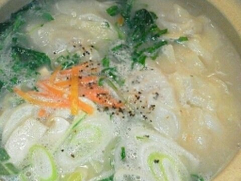 鍋キューブ使用!!土鍋で蓮根ワンタン野菜スープ